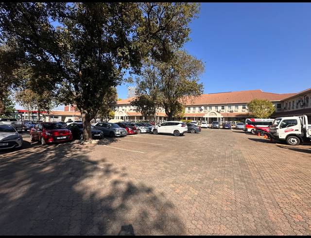 5,000M² BUSINESS CENTRE FOR SALE IN KEMPTON PARK CENTRAL